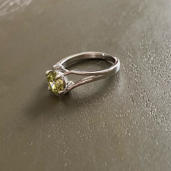 Yellow Round Solitaire Silver split shank band ring - Picture 2 of 6